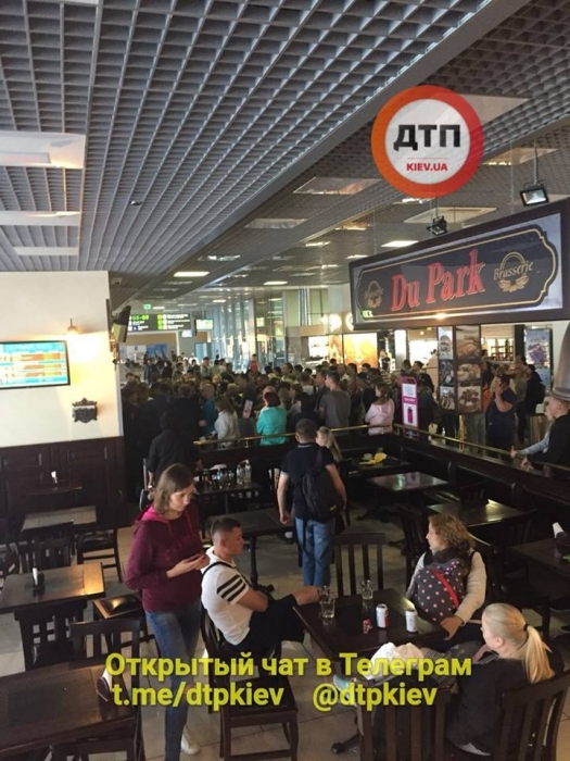 Туристов, застрявших в аэропорту "Киев", отправят в Египет из "Борисполя"