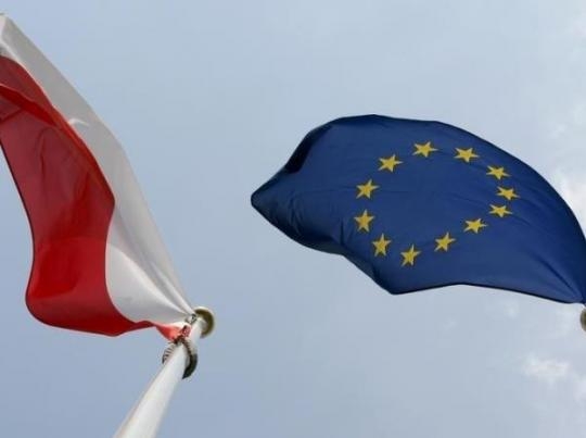 Евросоюз начал введение санкций против Польши