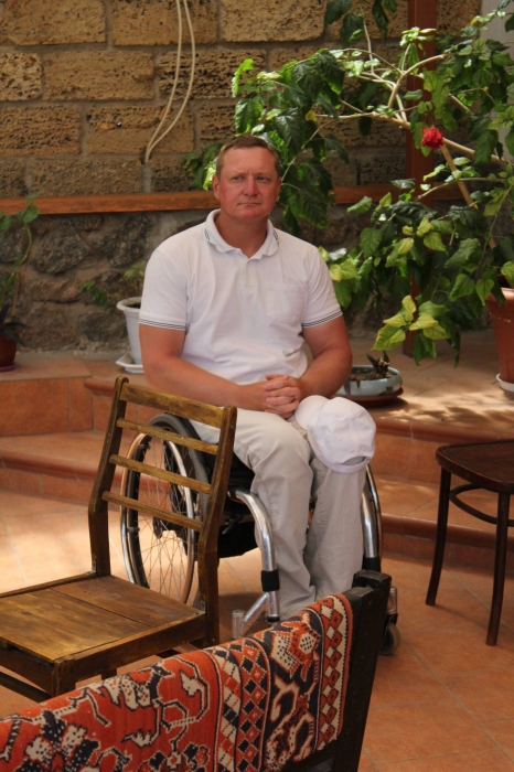 В Николаеве тренер оздоровительного клуба людей с инвалидностью пытается победить болезнь