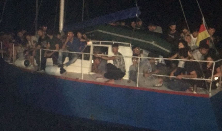 В Италии задержали яхту с 71 мигрантами, которая вышла из порта в Николаеве