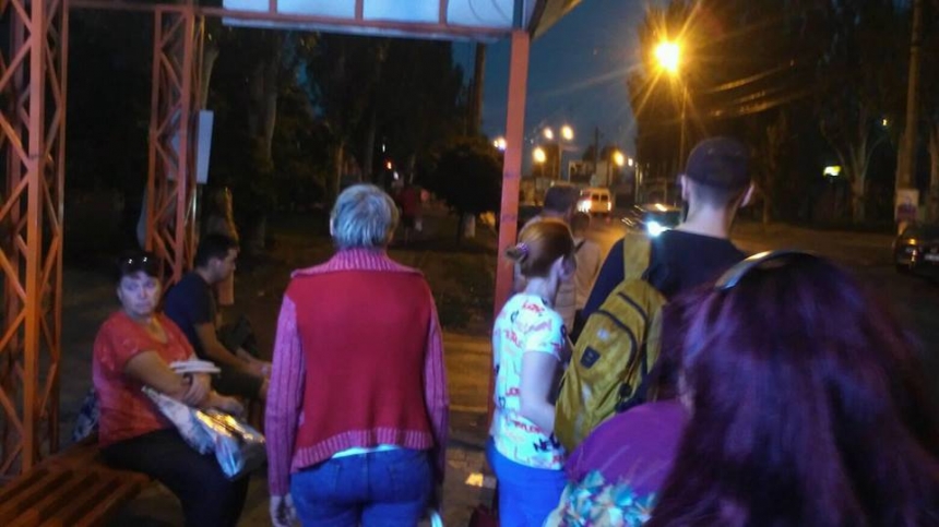Жители Терновки вызывают такси, чтобы вечером добраться домой — маршруток нет
