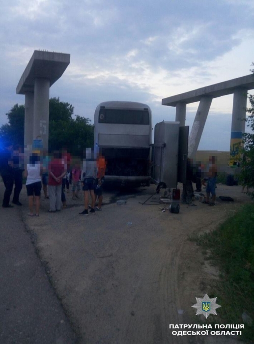 На трассе Киев – Одесса загорелся автобус с детьми 