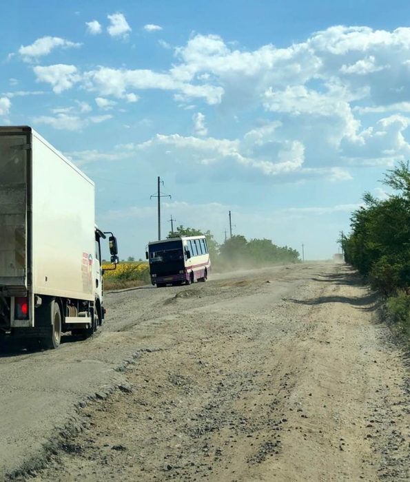 Другой дороги нет: в сети показали состояние дороги на Николаев