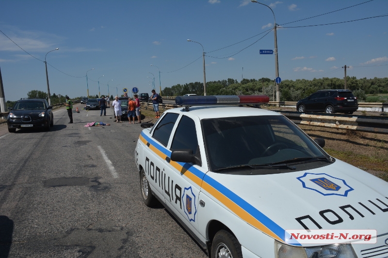 На мосту через Конку погибли отец и 10-летний сын: их мотоцикл снесла Шкода (фото и видео)