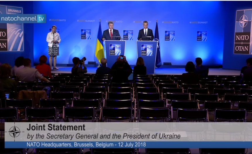 Появилось видео, как Порошенко выступал в НАТО перед пустым залом