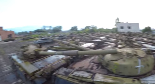 В Харькове руферы проникли на танковую базу и не нашли там охрану. ВИДЕО