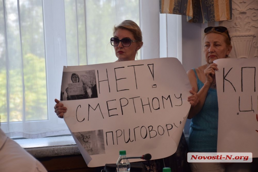 Митинги и драка в холле — как проходило заседание сессии Николаевского горсовета. ФОТОРЕПОРТАЖ