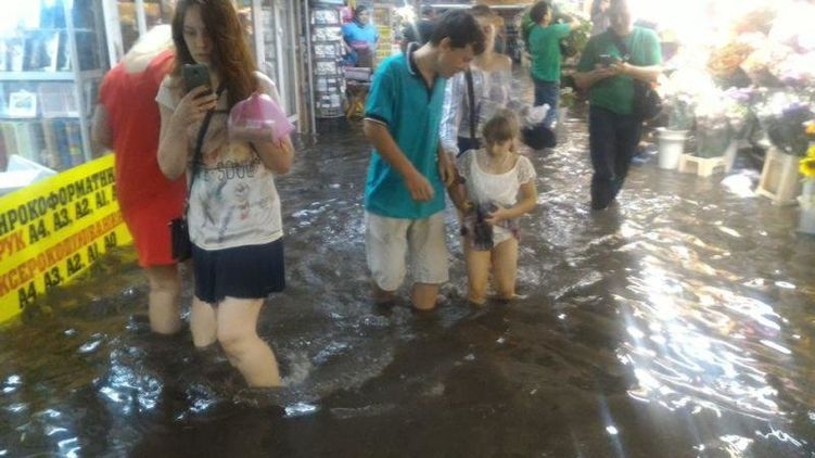 Грандиозный потоп в Киеве: фото, видео, реакция соцсетей