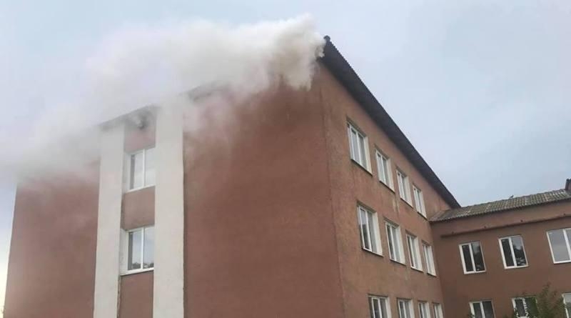В Одесской области после удара молнии загорелась школа