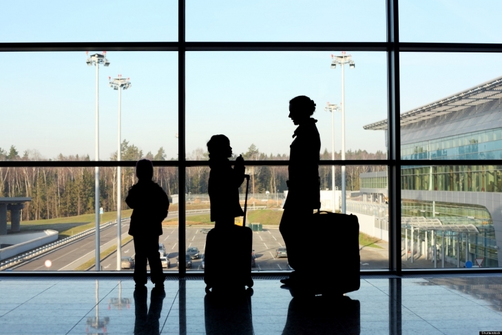 Минюст объяснил суть новых правил временного выезда ребенка за границу