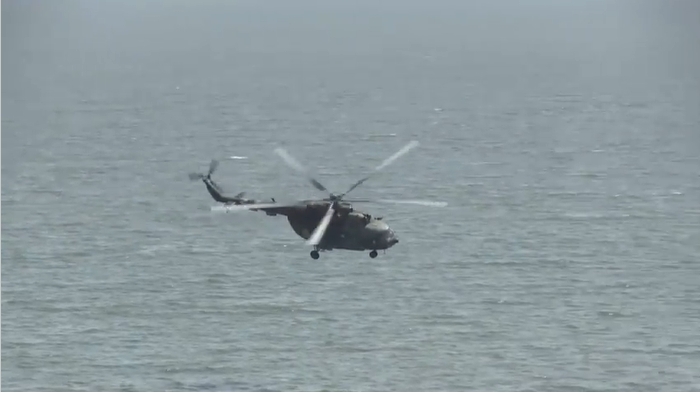 ВСУ показали маневры боевых вертолетов над Азовским морем. ВИДЕО