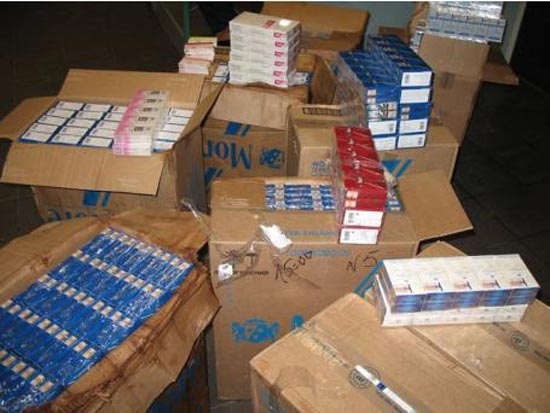 Водитель перевозил 10 500 пачек сигарет без акцизных марок