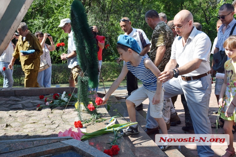 В Николаеве афганцы с музыкой и полевой кухней отпраздновали день воздушно-десантных войск