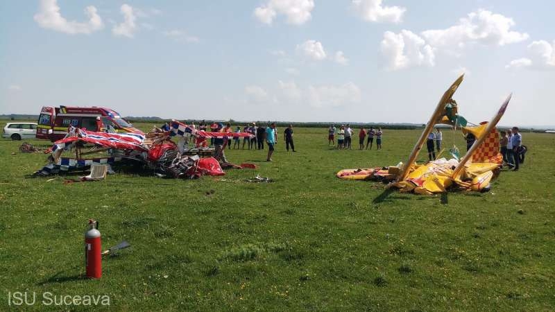 В небе Румынии столкнулись два самолета, один пилот погиб. ВИДЕО