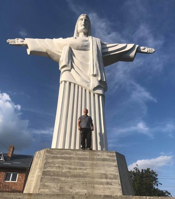 В Трускавце установили 12-метровую статую Христа. ФОТО