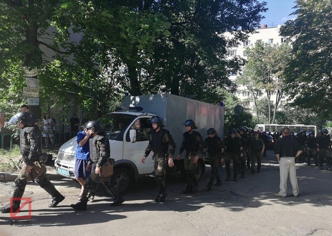 В Лукьяновском СИЗО взбунтовались бойцы "Торнадо" - вооружены молотками и ножами