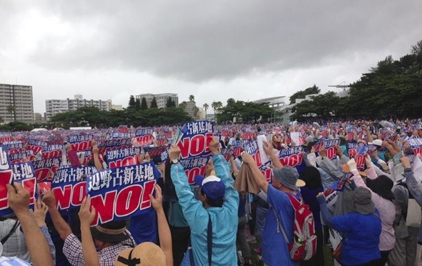 В Японии 70 тысяч протестовали против базы США