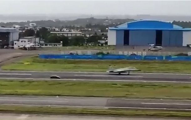 В Индии устроили гонку между Lamborghini и Миг-29. ВИДЕО