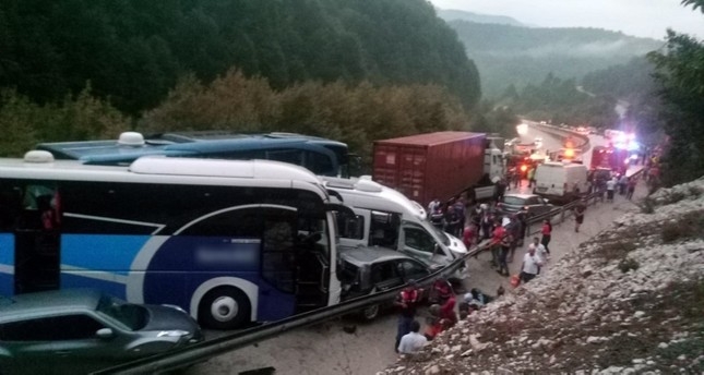 ДТП в Турции: 30 машин сложились в гармошку