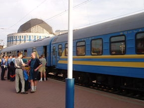 "Укрзалізниця" назначила дополнительно 38 поездов на майские праздники