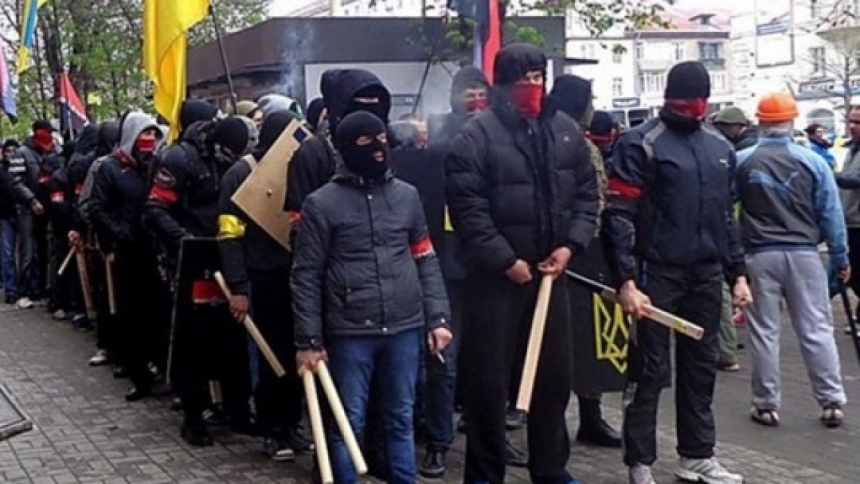 В Киеве люди с нашивками "ПС" и "Нацкорпуса" регулярно избивают подростков, - вице-премьер