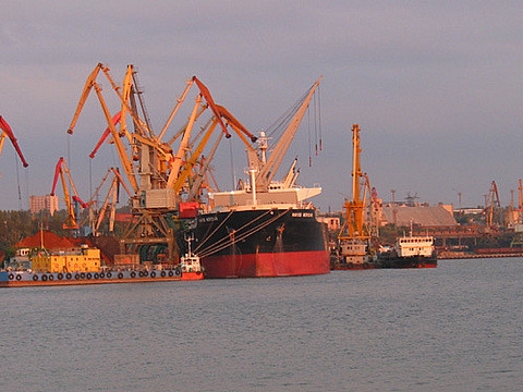 Из-за новых портовых сборов Николаев и Херсон перетянут значительную часть грузов на себя