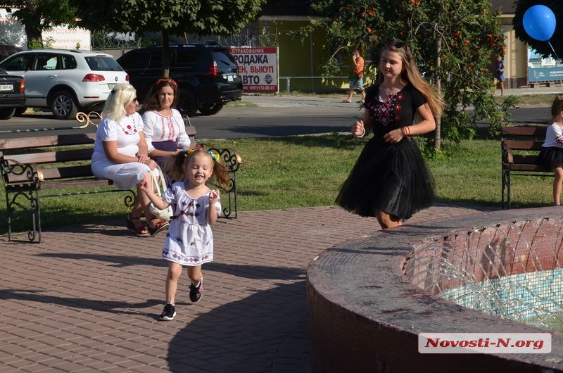 В Николаеве прошел «Марш вышиванок». ФОТОРЕПОРТАЖ