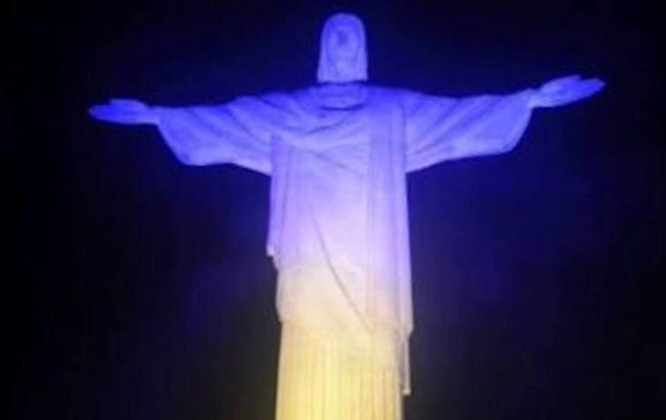 Статую Христа в Рио-де-Жанейро подсветили цветами украинского флага