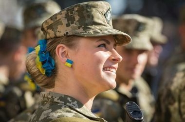 По контракту в ВСУ служат 25 тысяч украинок
