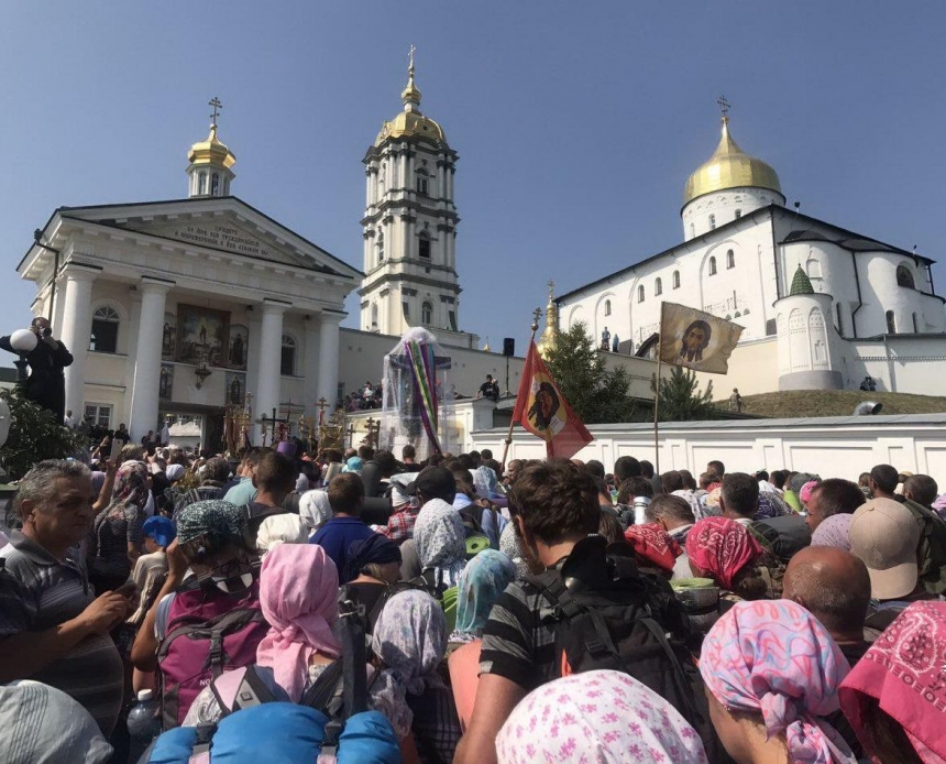 В Украине 30 тысяч верующих прошли крестным ходом к Успению Богородицы. Видео