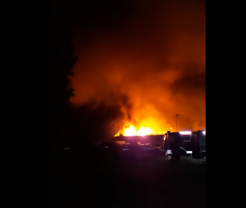 Масштабный пожар в центре Львова: горел склад с химией. ВИДЕО