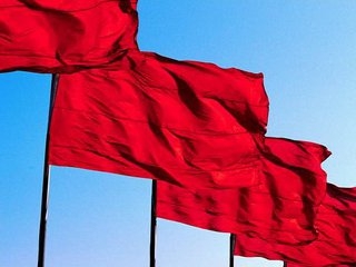 Николаев встретит День Победы красными флагами