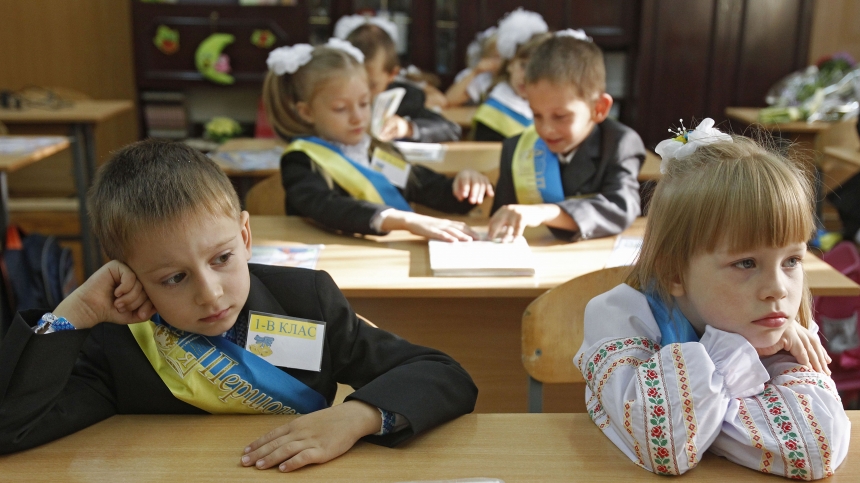 Украинские первоклассники начнут учебу без учебников
