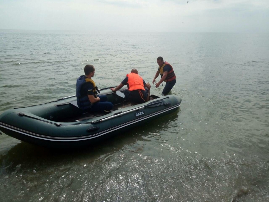 На николаевском курорте спасатели достали из воды тело утопленницы