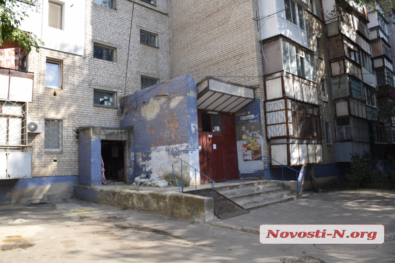 В квартире в центре Николаева найден труп мужчины с ножом в спине