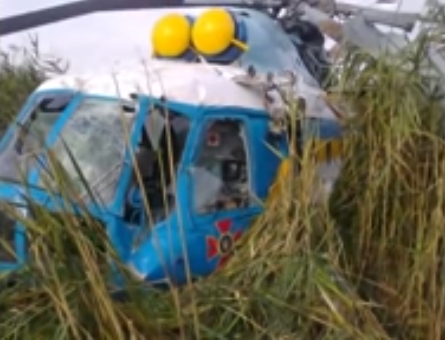В Харьковской области вертолет упал в реку при тушении пожара. ВИДЕО