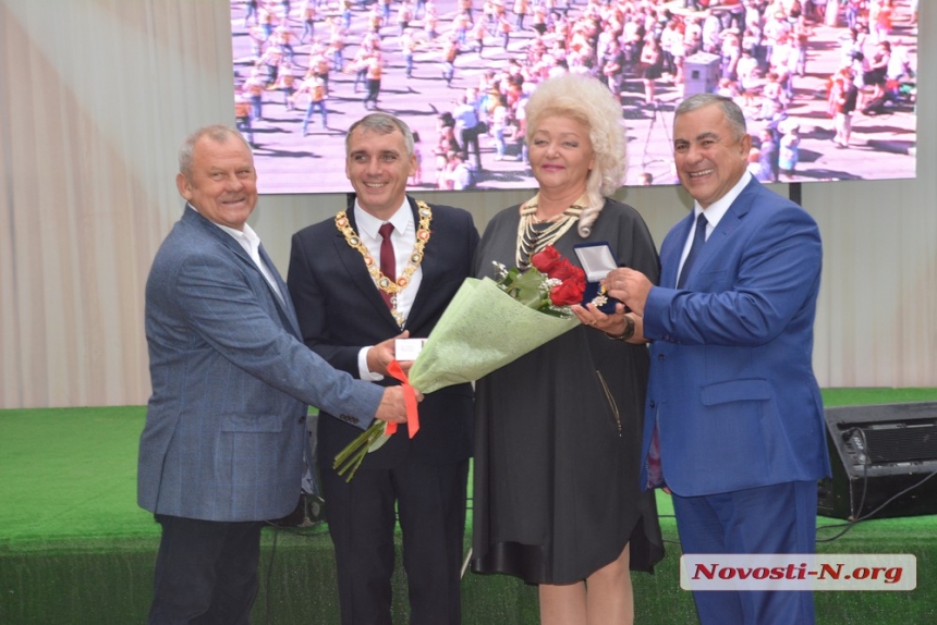 На приеме в честь Дня города мэру Сенкевичу подарили лошадь. ФОТОРЕПОРТАЖ 