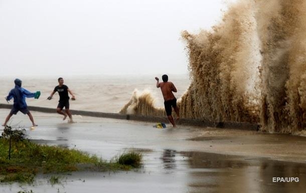 Число жертв тайфуна на Филиппинах достигло 49 человек