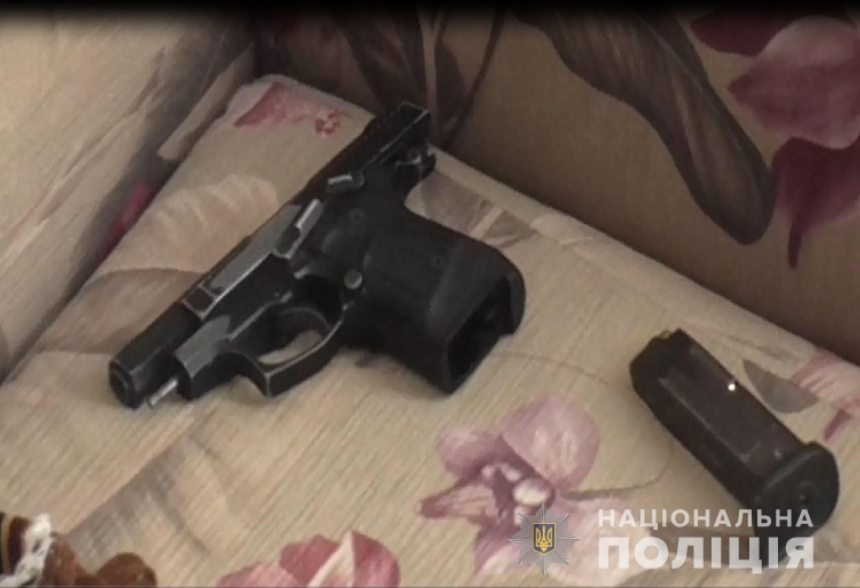 В Южноукраинске у мужчины нашли коноплю и пистолет с патронами