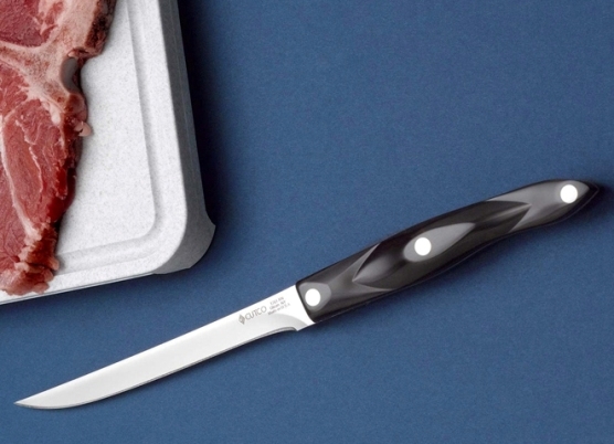 В детсаду США воспитательница изрезала пять человек мясницким ножом и тесаком