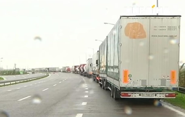 На границе с Польшей застряли сотни фур. ВИДЕО