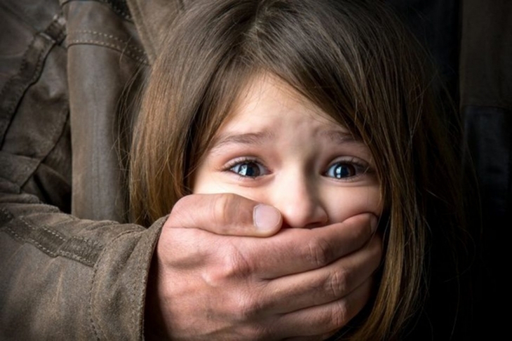 Под Киевом россиянин год насиловал 7-летнюю дочь своего друга 