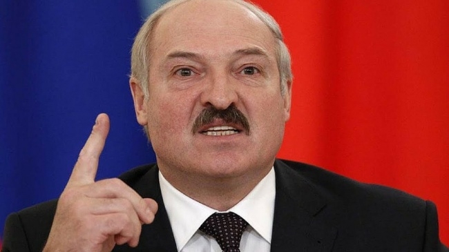 "Автоматы, пулеметы раздадим каждой семье": Лукашенко о вооружении белорусов в случае войны