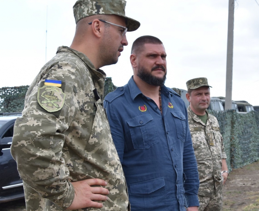 Местная власть не должна сторониться помощи силовым структурам и военным подразделениям - Алексей Савченко