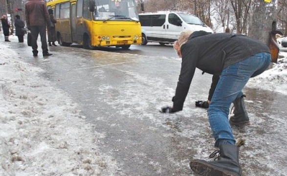 В Николаеве мало соли для борьбы с гололедом — в Киеве обеспокоены, что зима парализует город 