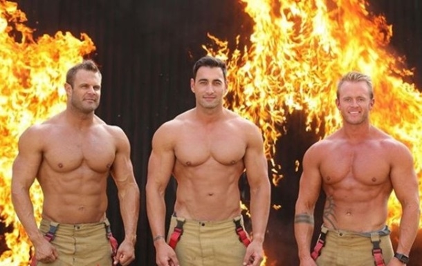 В Австралии пожарные снялись топлес для календаря. ФОТО, ВИДЕО
