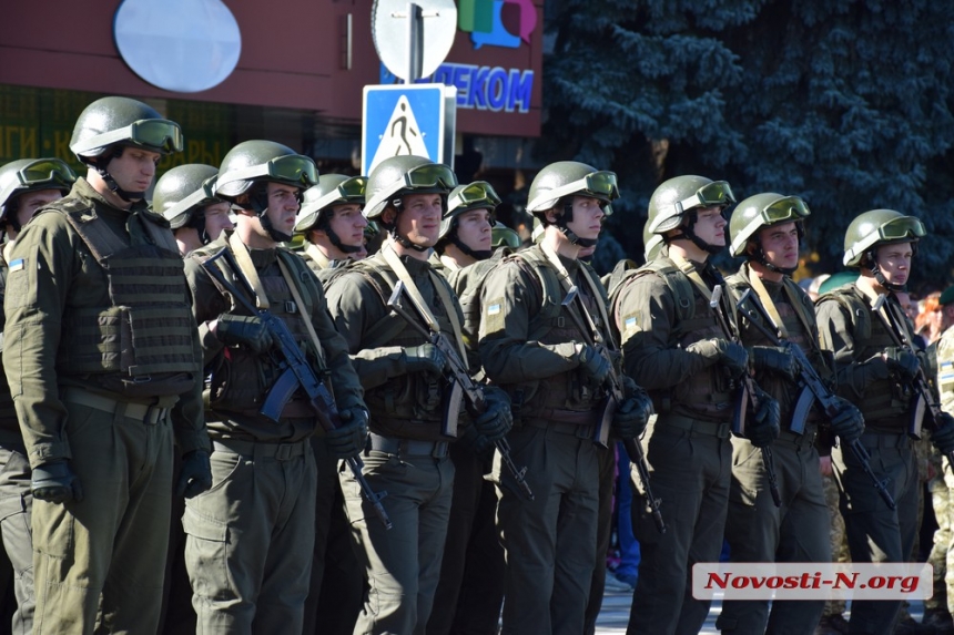 Как николаевцы на площади спели вместе с Пономаревым Гимн Украины. ФОТОРЕПОРТАЖ 