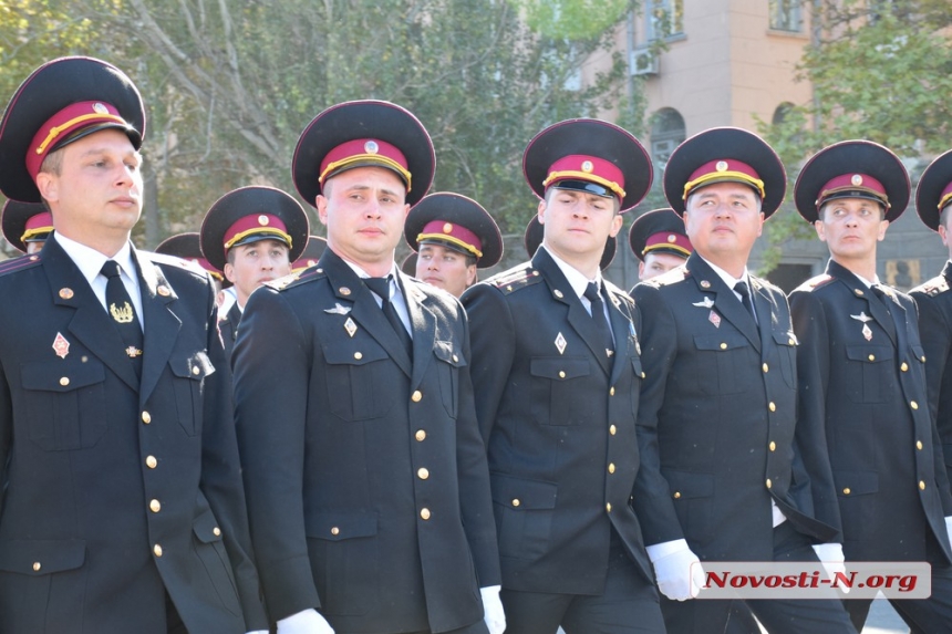 Как николаевцы на площади спели вместе с Пономаревым Гимн Украины. ФОТОРЕПОРТАЖ 