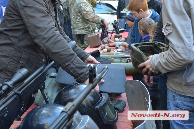 В Николаеве ко Дню защитника Украины прошла выставка спецтехники силовых структур. ФОТОРЕПОРТАЖ 