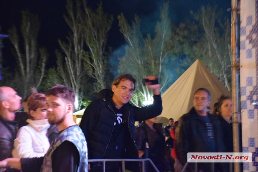 Николаевцы «зажгли» на площади вместе с Пономаревым и «Тартак». ФОТОРЕПОРТАЖ